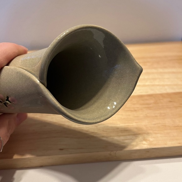 HANDCRAFTED STUDIO POTTERY FLORAL BUD VASE SIGNED - Picture 4 of 9